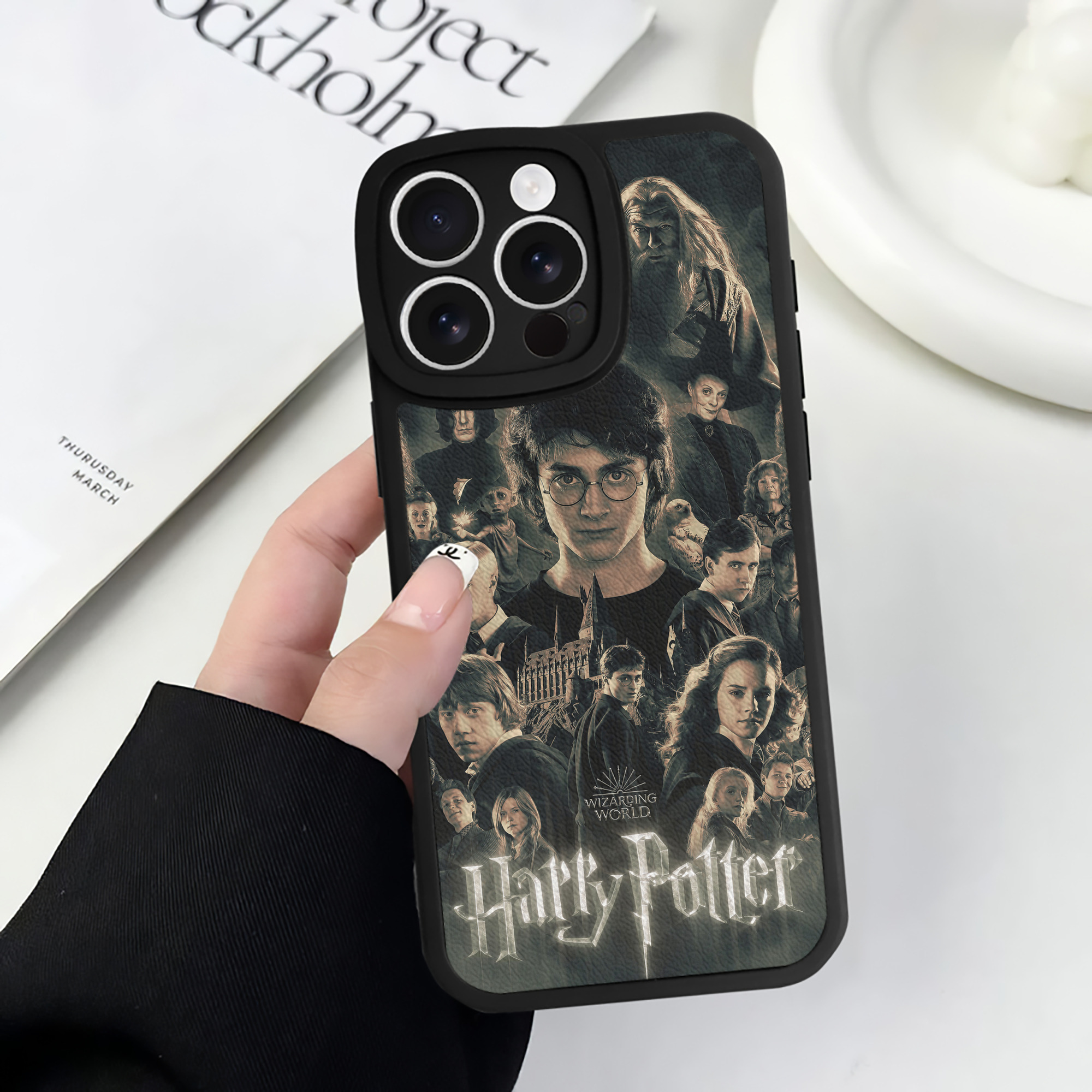 （画像用） Harry Potter ハリー・ポッターシリーズ 【iPhone 16シリーズ対応】シリコンスマホケース（レザー調） 材質：シリコン